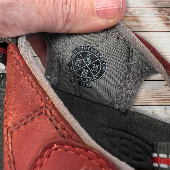 Keen Sandals Red/Black Size 5 - Picture 2 of 9